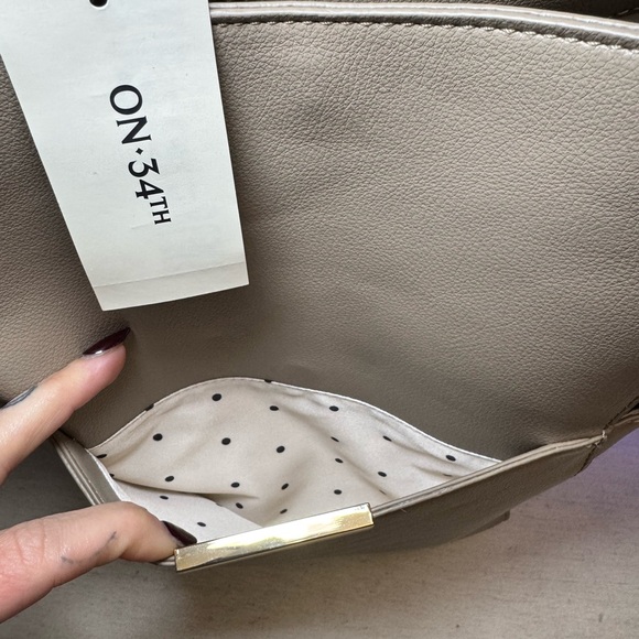 ON•34th Hattie Bucket Bag in Dune – SOLD OUT at Macy’s – NWT - Picture 3 of 15